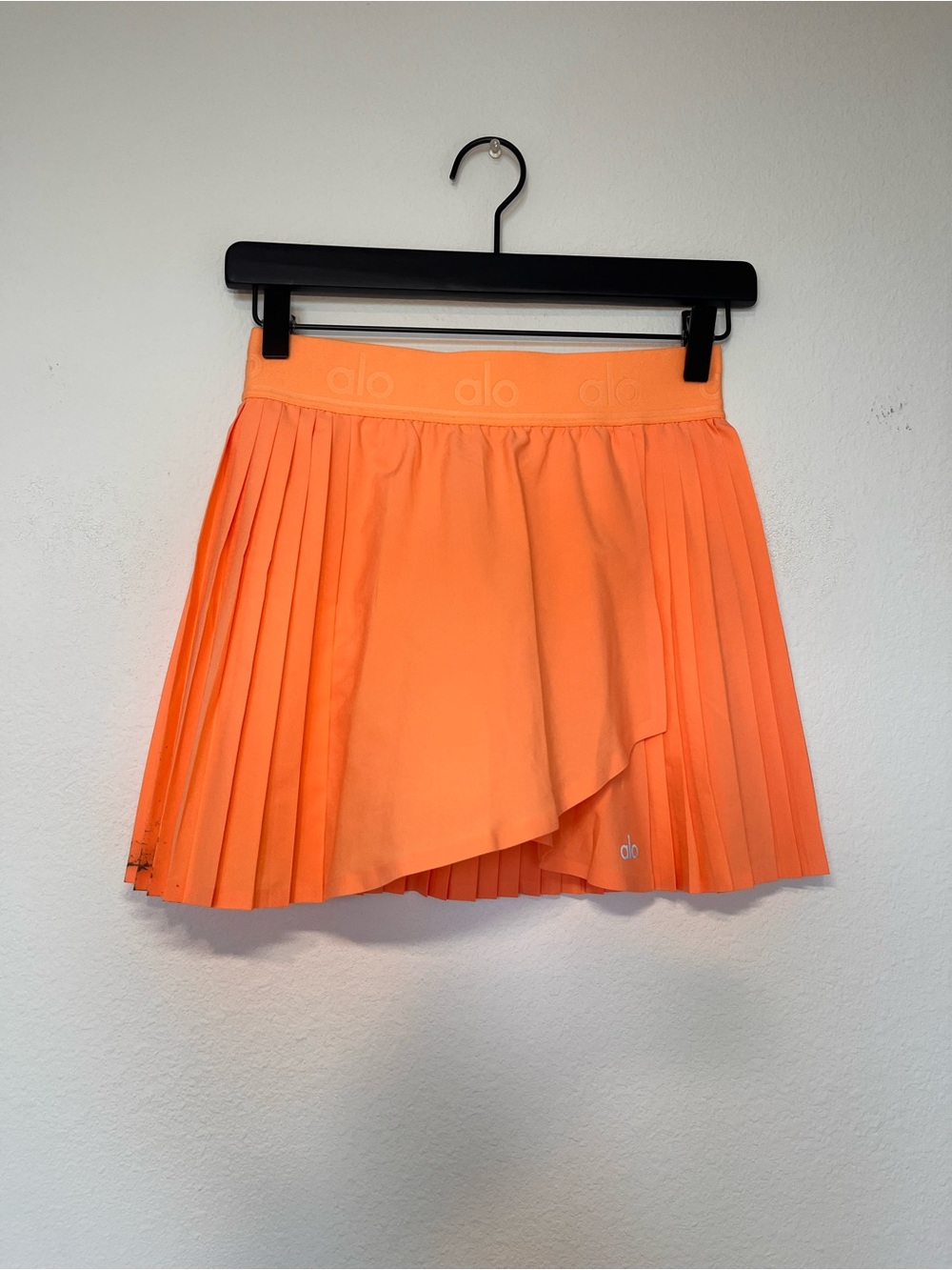 Alo Women’s Orange Pleated Tennis Skirt